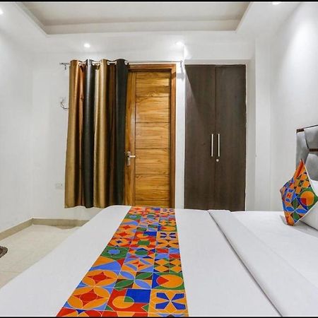 Hotel Aiims Yeni Delhi Dış mekan fotoğraf
