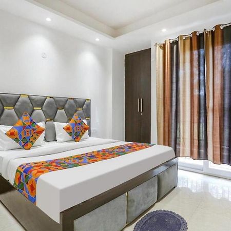 Hotel Aiims Yeni Delhi Dış mekan fotoğraf