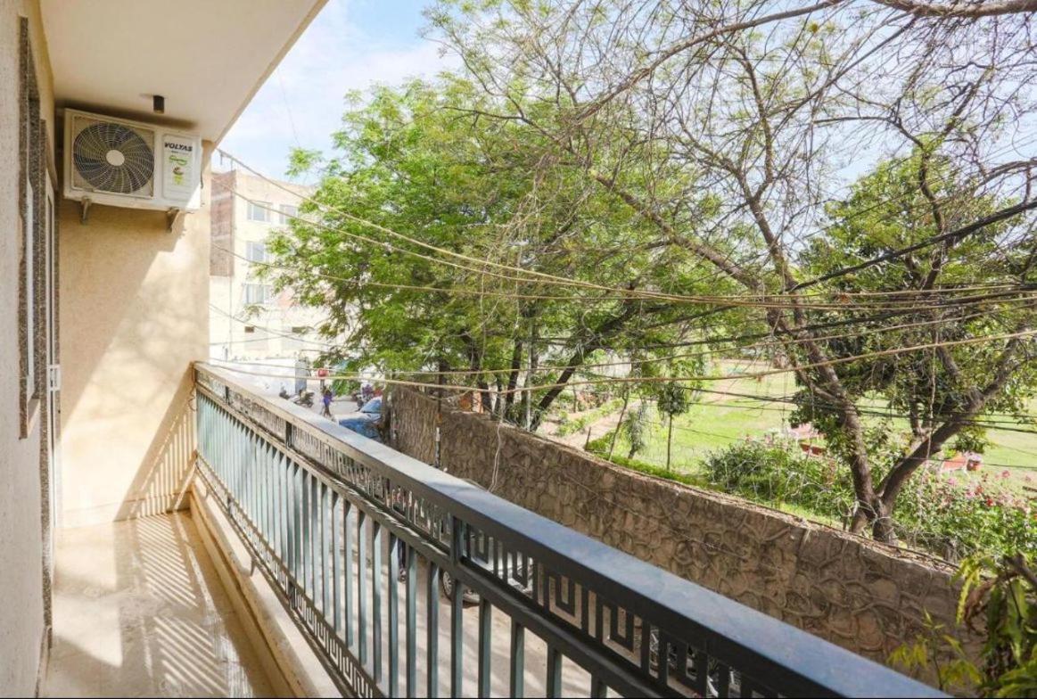 Hotel Aiims Yeni Delhi Dış mekan fotoğraf