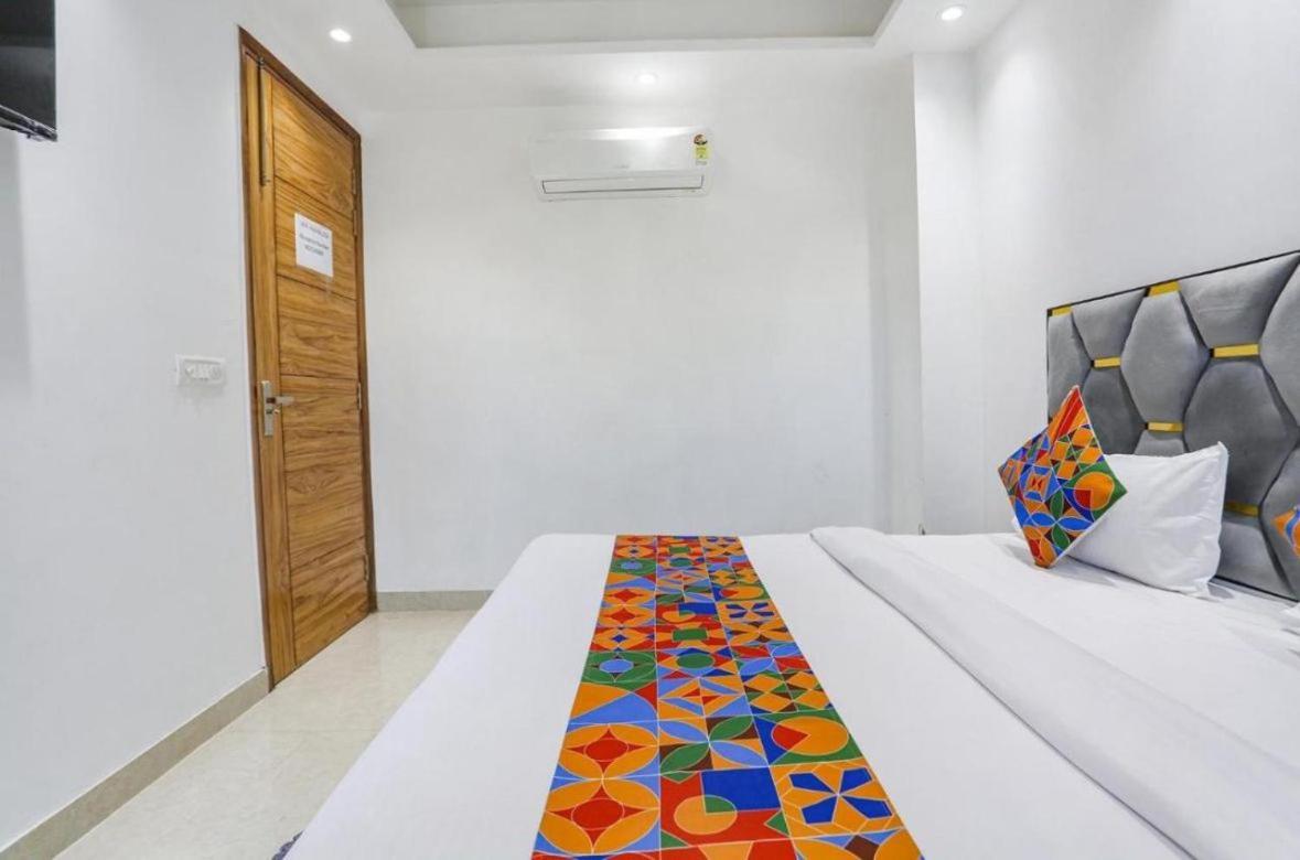 Hotel Aiims Yeni Delhi Dış mekan fotoğraf