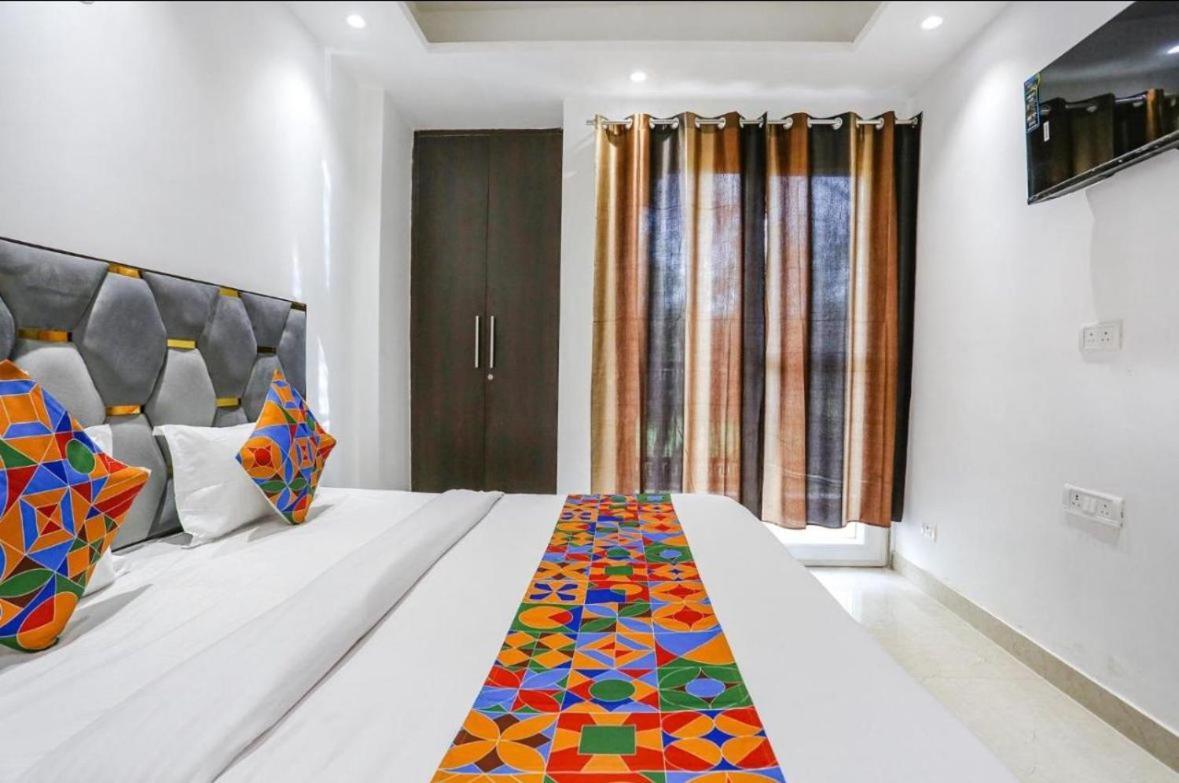 Hotel Aiims Yeni Delhi Dış mekan fotoğraf