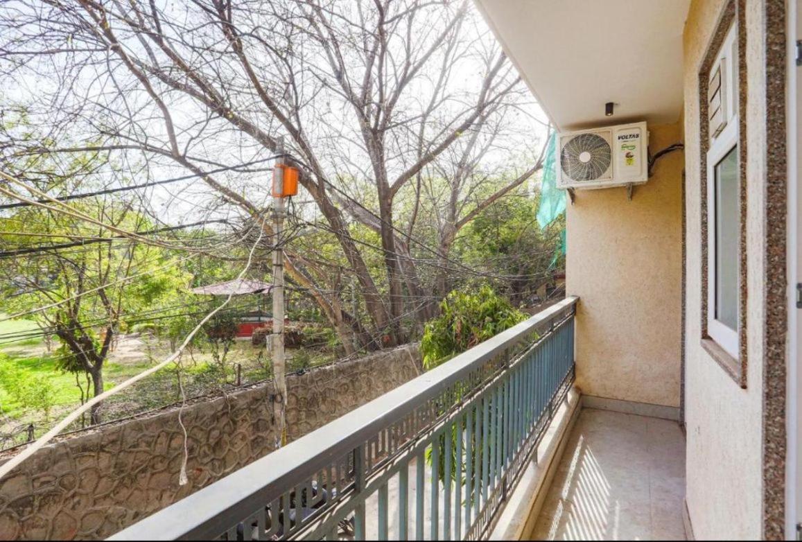 Hotel Aiims Yeni Delhi Dış mekan fotoğraf