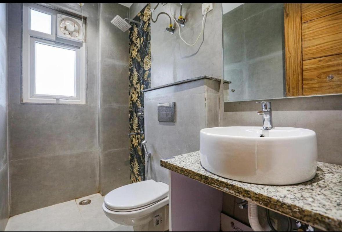 Hotel Aiims Yeni Delhi Dış mekan fotoğraf